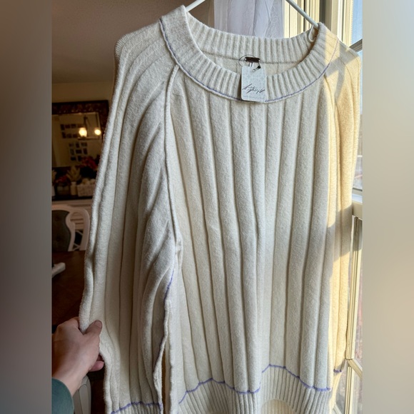 ONLY 1 LEFT! Free people soft / oversized SWEATER 🩷🤍 XS GREAT QUALITY - Picture 2 of 9